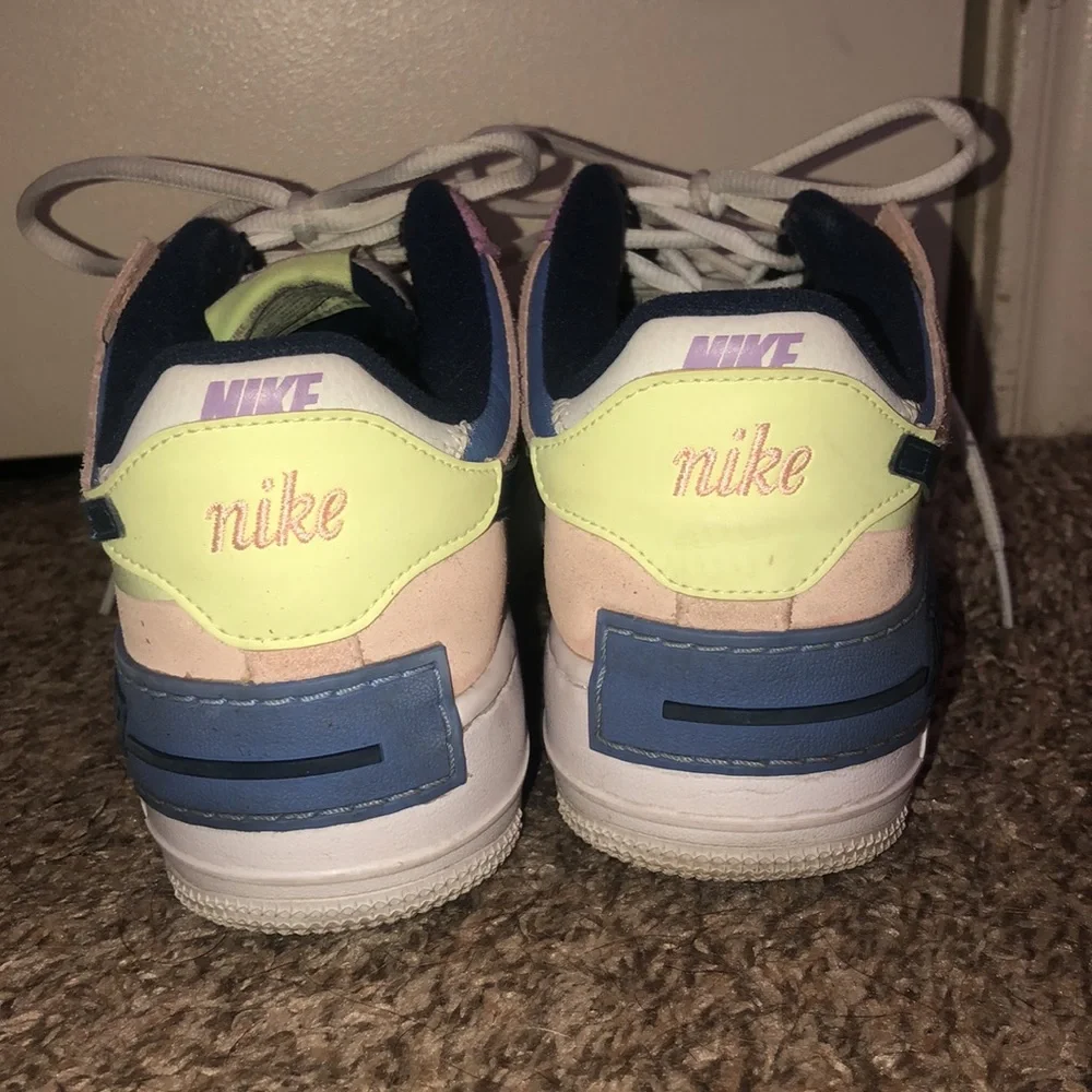 Nike Air Forces - Picture 2 of 4